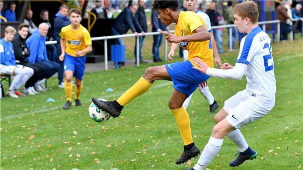 B-Junioren Regionalliga-Fußball mit dem TuSpo Surheide gegen JLZ Emsland im SV Meppen. Emile Moke. Foto Scheschonka