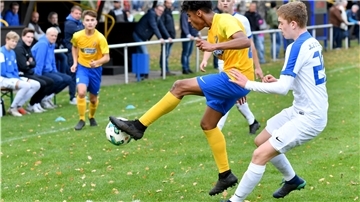 B-Junioren Regionalliga-Fußball mit dem TuSpo Surheide gegen JLZ Emsland im SV Meppen. Emile Moke. Foto Scheschonka