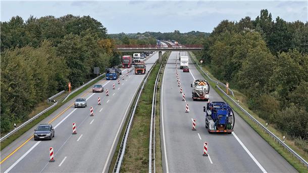 Bald gehen die Bauarbeiten los: Die A27 bei Hagen wird bereits in beide Fahrtrichtungen einspurig gesperrt. 