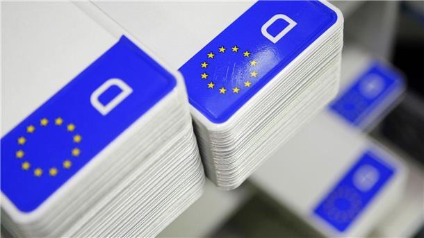 Gibt es bald viele neue Autokennzeichen? Bald könnten auch mittelgroße Städte eigene Kfz-Kennzeichen bekommen - jedenfalls nach dem Willen einer Initiative (Illustration).
