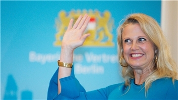 Barbara Schöneberger hat Spaß daran, sich zu verkleiden.