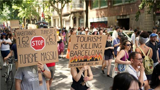 Massentourismus: Wenn Urlauber nicht mehr willkommen sind Barcelona will zum Beispiel bis Ende 2028 die Vermietung von Ferienwohnungen komplett abschaffen. (Archivbild)