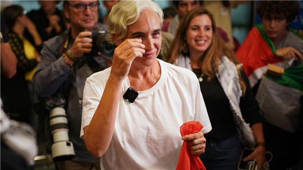Schwere Vorwürfe der Gaza-Flotten-Aktivisten gegen Israel Barcelonas frühere Bürgermeisterin Ada Colau gehörte zu den mehr als 400 Menschen, die in Gewahrsam genommen wurden.