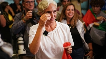 Schwere Vorwürfe der Gaza-Flotten-Aktivisten gegen Israel Barcelonas frühere Bürgermeisterin Ada Colau gehörte zu den mehr als 400 Menschen, die in Gewahrsam genommen wurden.