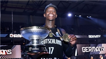 Basketball-Star Dennis Schröder holte sich den nächsten Titel.
