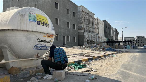 Hitze in Kuwait: Wenn das Leben draußen verschwindet Bauarbeiten laufen illegal teils auch tagsüber.