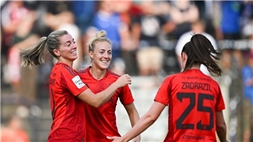 Bayern Münchens Fußballerinnen können weiter jubeln.