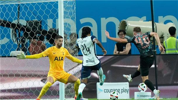 „Viele gute Dinge“: Kompanys Fingerzeige und Eberls Ansagen Bayern-Youngster Gabriel Vidovic schießt das erste Tor gegen Tottenham.