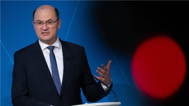 Bayerns Finanzminister Albert Füracker (CSU) sieht das Ausgleichssystem unter den Bundesländern am Ende. Er sorgt sich um eine Überforderung der Geberländer. (Archivbild) 