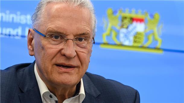 Kriminaltechnische Untersuchung: Chrupallas Blut unauffällig Bayerns Innenminister Joachim Herrmann spricht von „infam und hinterfotzig“ im Bezug auf die AfD im aktuellen Wahlkampf.