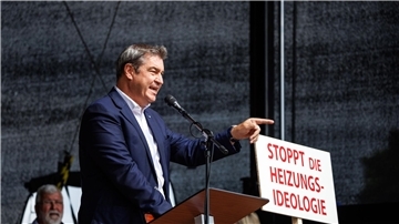 Bayerns Ministerpräsident Markus Söder spricht bei einer Demonstration gegen die Klima-Politik der Ampelregierung unter dem Motto „Stoppt die Heizungsideologie“.