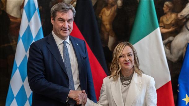 Ein neuer SMS-Kontakt: Söder bei Meloni in Rom Bayerns Ministerpräsident Markus Söder und Italiens Regierungschefin Giorgia Meloni sind sich in energie-, verkehrs- und asylpolitischen Fragen recht einig.