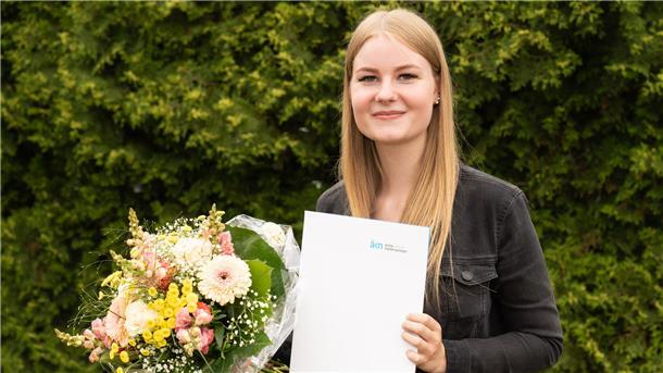 Freisprechung der Medizinischen Fachangestellten Beeke Knoop aus Zeven hat als Jahrgangsbeste ihre Prüfung zur MfA abgeschlossen.