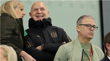Befürwortet Reformen im Nachwuchsfußball: Andreas Rettig (r).