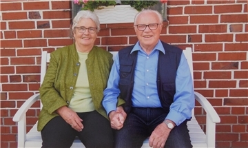 Begehen ihre diamantene Hochzeit: Elfriede und Hermann Tödter, hier im Sommer vergangenen Jahres.