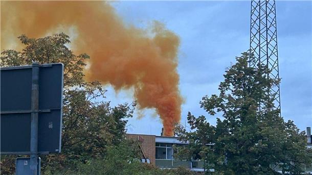 Gaswolke tritt nach Chemieunfall aus - Vier Verletzte Bei Aschaffenburg läuft ein großer Feuerwehreinsatz