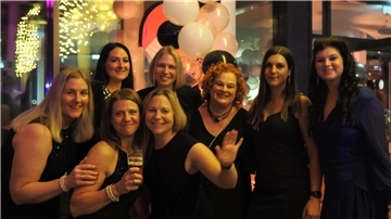 Bei ausverkauften Haus schwoften die Sportler zu guter Musik bis in den Morgen. Unterbrochen wurde die Feier nur durch den Auftritt des Männerballetts und der Ziehung der Hauptgewinne der Tombola.