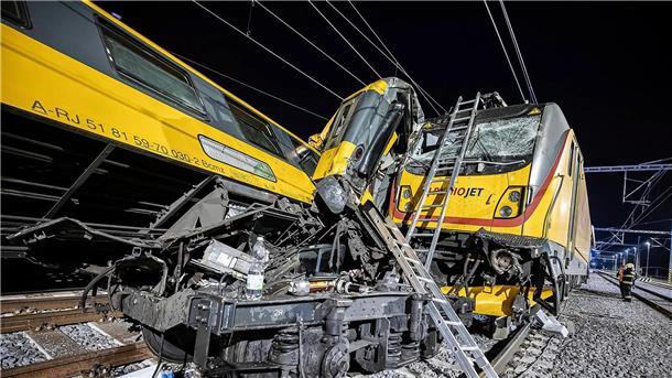 Vier Tote bei nächtlichem Zugunglück in Tschechien Bei dem Unfall wurden mehrere Menschen getötet und verletzt.