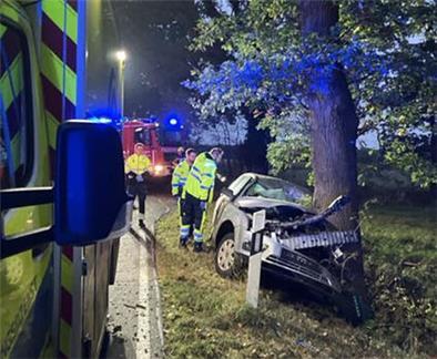 67-jähriger Gnarrenburger stirbt bei Unfall auf L 128 Bei dem Verkehrsunfall auf der L 128 wurde das Auto des Gnarrenburger komplett zerstört.