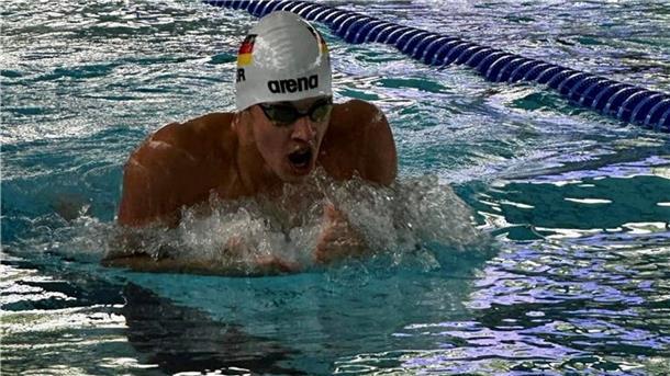 Kilian Rosenbohm schwimmt