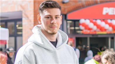 Bei den Pinguins hat Philipp Preto den Sprung in die Nationalmannschaft geschafft. Jetzt wurde der Verteidiger für den Deutschland Cup nachnominiert.