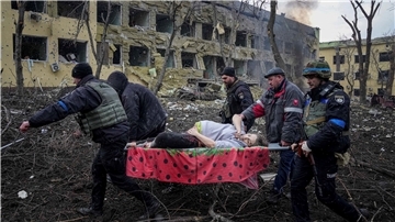 Bei den russischen Angriffen auf Städte in der Ukraine werden viele Menschen schwer verletzt. Noch ist unklar, ob und wie viele der Verletzten als Flüchtlinge auch die Bremerhavener Kliniken erreichen werden. 