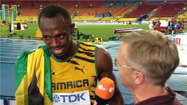 ZDF-Sportreporter Norbert König sagt Tschüss – oder doch nicht? Bei der Arbeit: Norbert König im Gespräch mit dem Super-Sprinter Usain Bolt.
