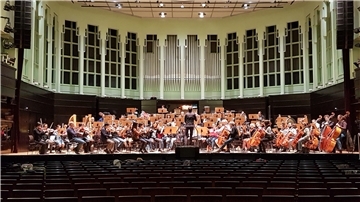 Bei der Aufführung von Gustav Holsts "Planeten" mit dem Philharmonischen Orchester Bremerhaven unter Marc Niemann konnte David Schollmeyer die Sauer-Orgel im Bremer Konzerthaus "Die Glocke" erklingen lassen.
