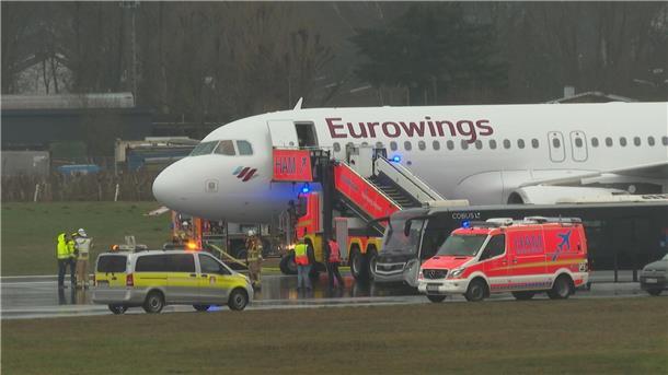 Flieger platzen bei Landung zwei Reifen Bei der Landung eines Flugzeugs am Hamburger Flughafen sind nach Polizeiangaben zwei Reifen geplatzt.
