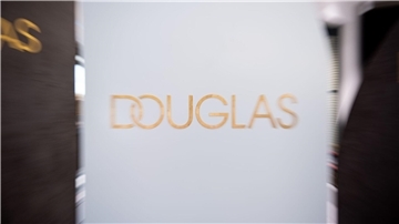 Bei der Parfümeriekette Douglas läuft das Geschäft.