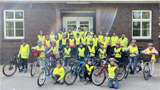 Die Teilnehmer der Fahrradprüfung an der Grundschule Abbehausen.