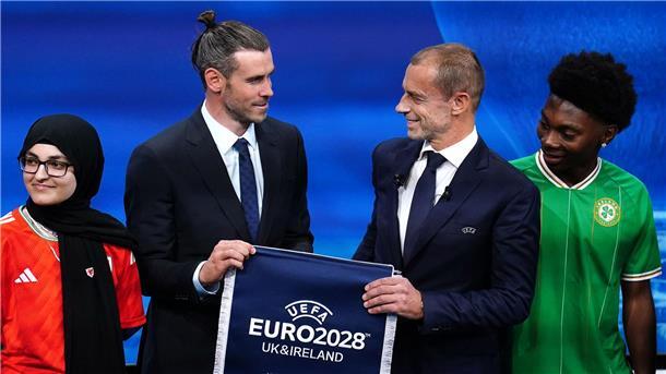 Nordirland droht Aus als Ausrichter der Fußball-EM 2028 Bei der Vergabe der EM 2028 freuten sich der Waliser Gareth Bale (l) und UEFA-Präsident Aleksander Ceferin auf ein Turnier mit fünf Ausrichtern - nun wackelt Nordirland.