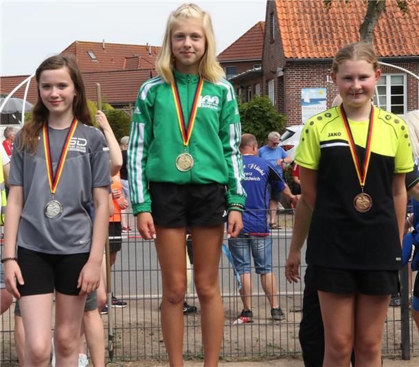 Lilly Freese, Hannah-Sophie Schoolmann,  Lara Carstens