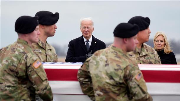 USA reagieren mit Gegenschlag auf tödlichen Drohnenangriff Bei Drohnenangriffen in Jordanien starben drei US-Soldaten. Die USA reagierte laut Medienberichten nun mit Gegenschlägen auf Irak und Syrien.