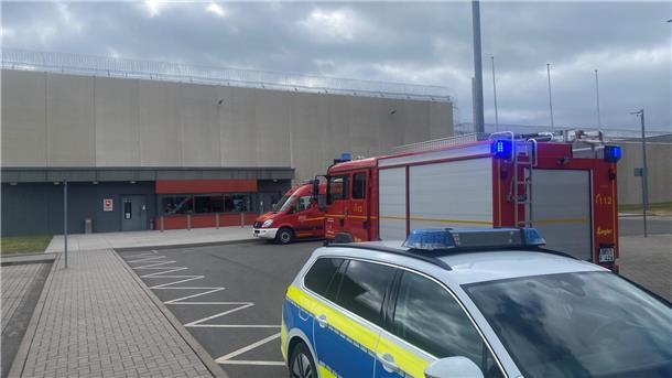 Polizei: Häftling verursacht Feuer in Zelle der JVA Bremervörde Bei einem Brand in der JVA Bremervörde wurde am Mittwochvormittag ein Haftraum komplett zerstört.