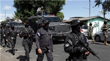 Bei einem Großeinsatz gegen die mächtigen Jugendbanden in El Salvador haben  Sicherheitskräfte die Stadt Soyapango abgeriegelt und nach Gangmitgliedern gesucht.
