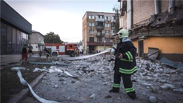Bei einem russischen Raketenangriff auf die Stadt Pokrowsk sind mehrere Menschen getötet worden.