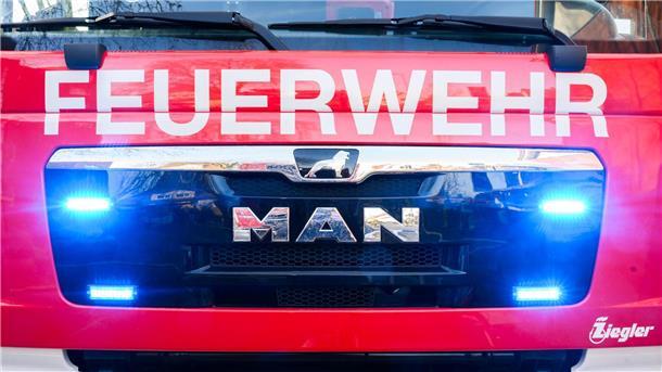Mehrere Verletzte nach Zusammenstoß von zwei Autos Bei einem Unfall mit zwei Autos bei Lehrte wurden zwei Menschen schwer verletzt. (Symbolbild)