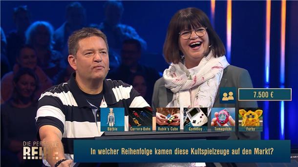 Wie Butjadingens Bürgermeister als Quiz-Kandidat ins Fernsehen gekommen ist Ein Mann und eine Frau in einer Quizshow. Bei einer Frage durfte sich Butjadingens Bürgermeister Axel Linneweber via Teamjoker von seiner Frau Tanja helfen lassen.