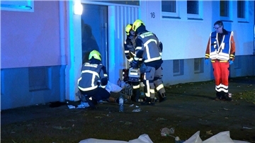 Bei einer heftigen Auseinandersetzung mit bis zu 30 Personen sind in Gelsenkirchen mindestens fünf Menschen schwer verletzt worden – vier von ihnen lebensgefährlich.