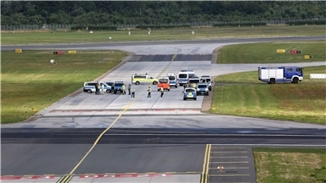 Bei Klima-Protesten am 13. Juli am Flughafen Hamburg sollen der Lufthansa-Gruppe 400.000 Euro Schaden entstanden sein.