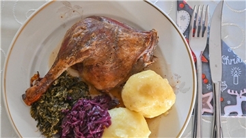 Bei Kontrollen von Entenfleisch in Deutschland sind in einem hohen Anteil der Proben Keime gefunden worden.