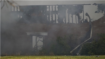 Bei Schüssen und dem Feuer sind Menschen gestorben.
