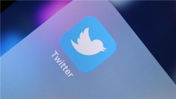 Twitter veröffentlicht in Teilen Empfehlungs-Algorithmen Bei Twitter können sich die Nutzer Tweets entweder in chronologischer Reihenfolge anzeigen lassen oder von Software ausgewählt.