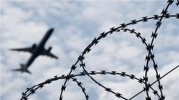 Abschiebedebatte: Doch mit den Taliban verhandeln? Bei Verhandlungen mit den Taliban über Abschiebungen schwerstkrimineller Afghanen hat der IMK-Vorsitzende Stübgen keine Vorbehalte.