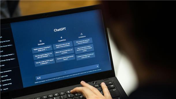 Neue EU-Regeln fordern Transparenz von KI-Modell-Anbietern Bei Verstößen gegen die neuen Regeln drohen Anbietern Geldstrafen von bis zu 15 Millionen Euro oder drei Prozent des gesamten weltweiten Jahresumsatzes. (Symbolbild)