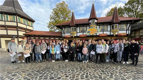 Beim 1. Herbst-Ferienpass in der Gemeinde Wurster Nordseeküste stand unter anderem ein Ausflug in den Heidepark Soltau auf dem Programm.