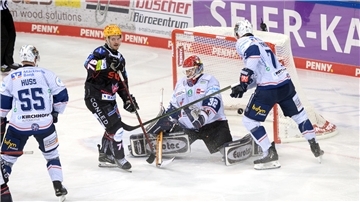 Beim 5:0-Sieg im ersten Saison-Duell mit den Iserlohn Roosters gelang Pinguins-Eigengewächs Justin Büsing der erste DEL-Treffer der Karriere. Eine Wiederholung ist mehr als erwünscht.