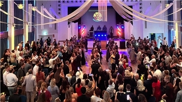 Menschen auf einem Ball