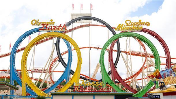 Tödlicher Unfall vor Wiesn: Achterbahn-Aufbau geht weiter Beim Aufbau der legendären „Olympia Looping“-Achterbahn wurde ein Arbeiter tödlich verletzt.